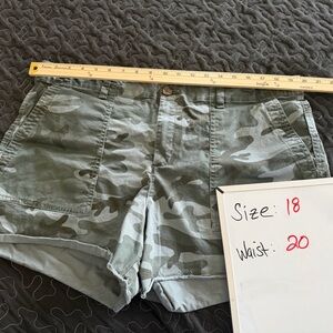 GAP Women’s Cut Off Camo Cargo Shorts in Olive Green